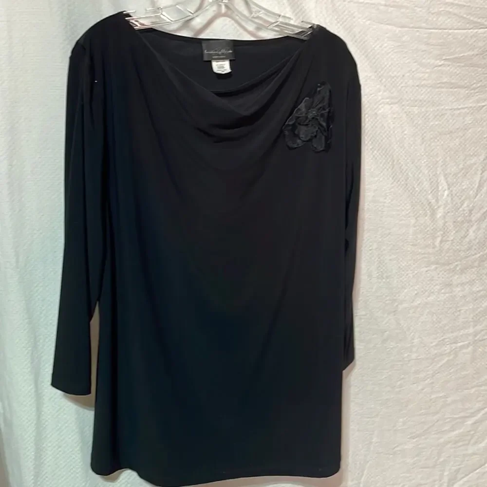 Brittany Black 2x waterfall neckline 3d flower appliqué like new tunic style